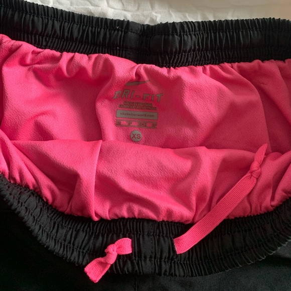 Nike Women’s Tempo Shorts - Picture 3 of 4